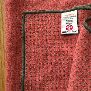 Manduka Yogitoes Yoga Mat Towel - Coral